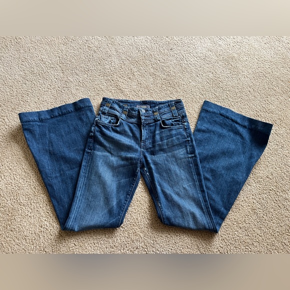 7 for all Mankind woman’s bootcut jeans with metal details - Picture 2 of 4